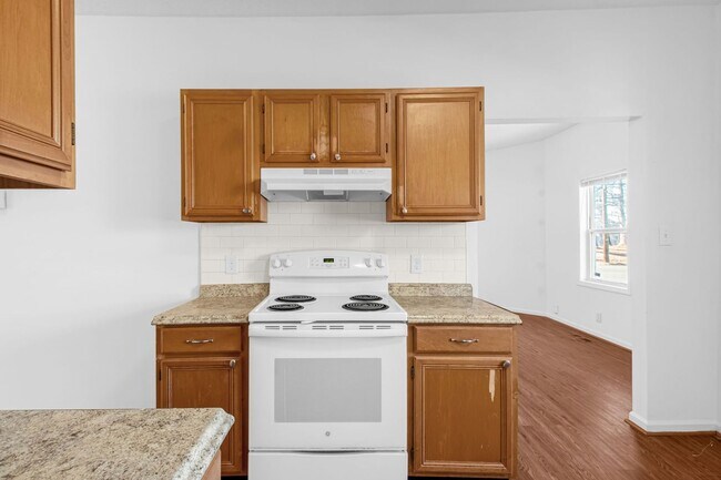 Building Photo - Cozy Home located in Greensboro