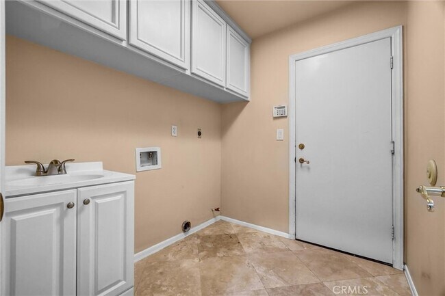 Building Photo - 27131 S Ridge Dr