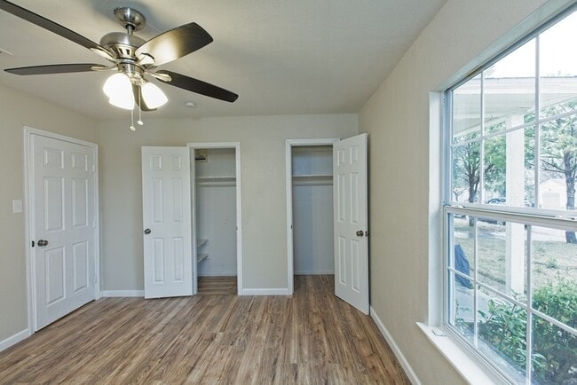 Building Photo - 1613 M Pl