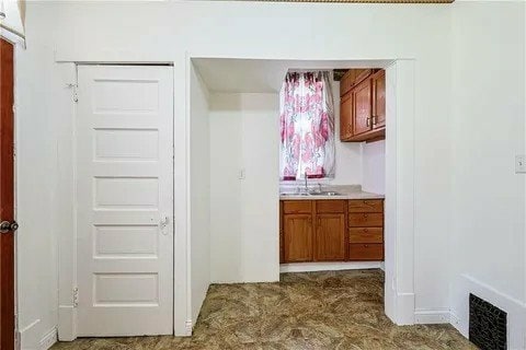 Building Photo - 619 Hamburg Ave