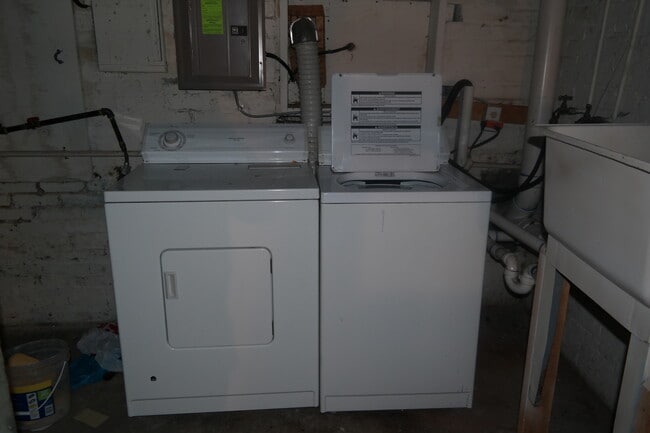 Building Photo - Charming 2 Bedroom/1 Bathroom Townhome in Woodberry, MD - Close to Light Rail!