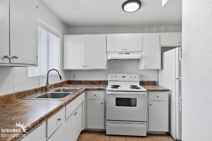 Building Photo - Glen Vista Apartments