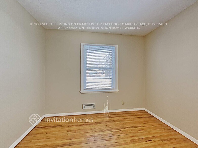 Building Photo - 11314 N Heights Dr NW