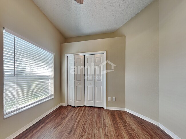 Building Photo - 13401 Sunvale Place