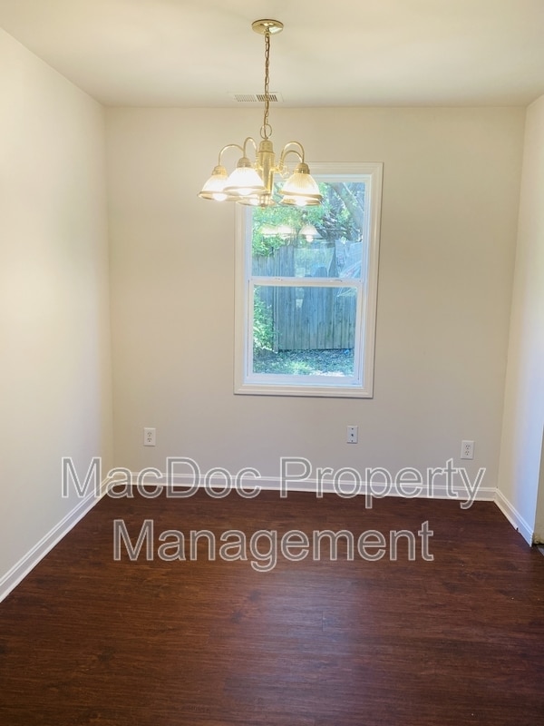 Building Photo - 298 Red Oak Dr