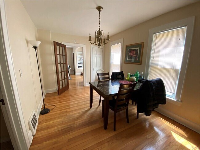 Building Photo - 208 Bassett St