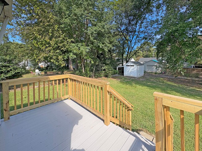 Building Photo - Newly Renovated 2-Bedroom Home in Vibrant ...