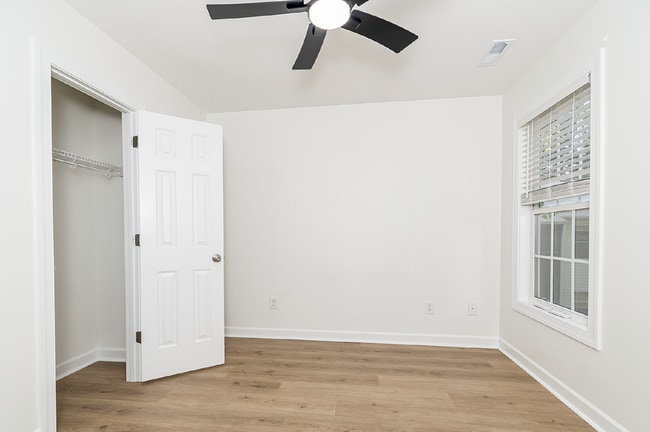 Building Photo - Charming & Spacious 3-Bed Townhouse with 2.5 Baths on Stadium Drive in Wake Forest!