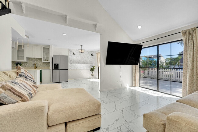 Building Photo - 9056 Green Meadows Way