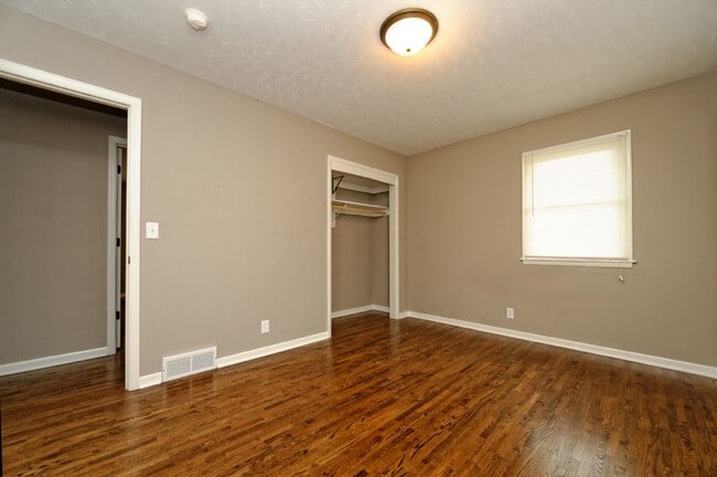 Building Photo - 4 Bedroom / 2 Bath Home Available Now!