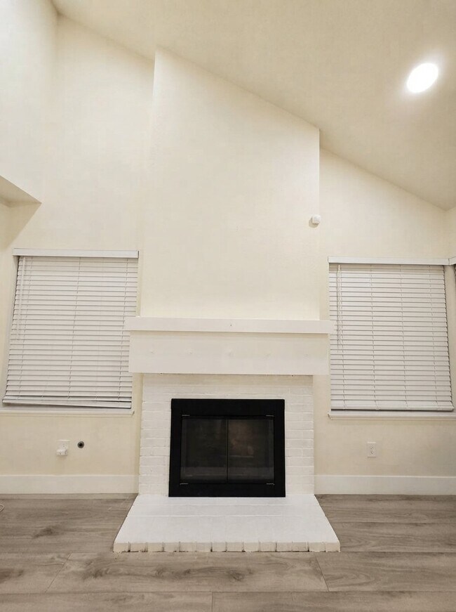 Building Photo - 19 Rolling Ridge Dr