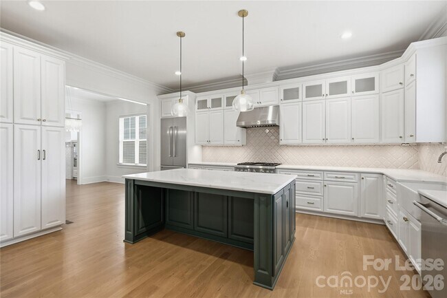 Building Photo - 404 Iverson Way