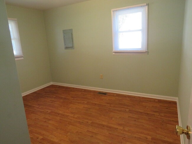 Building Photo - 805 Cedar St