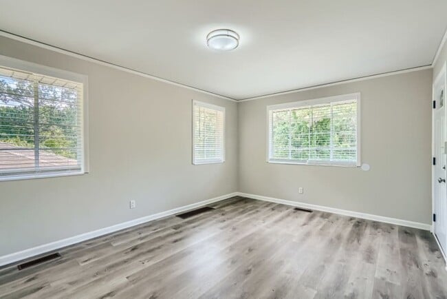 Building Photo - 1279 Richard Rd