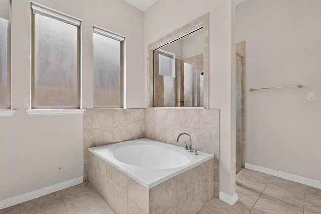 Building Photo - 2433 La Mirada St