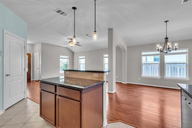 Building Photo - 204 Chickadee Ln