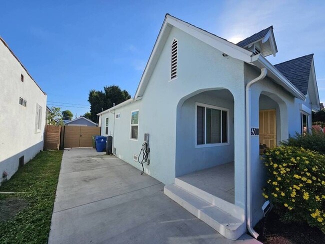 Building Photo - 6500 Arlington Ave