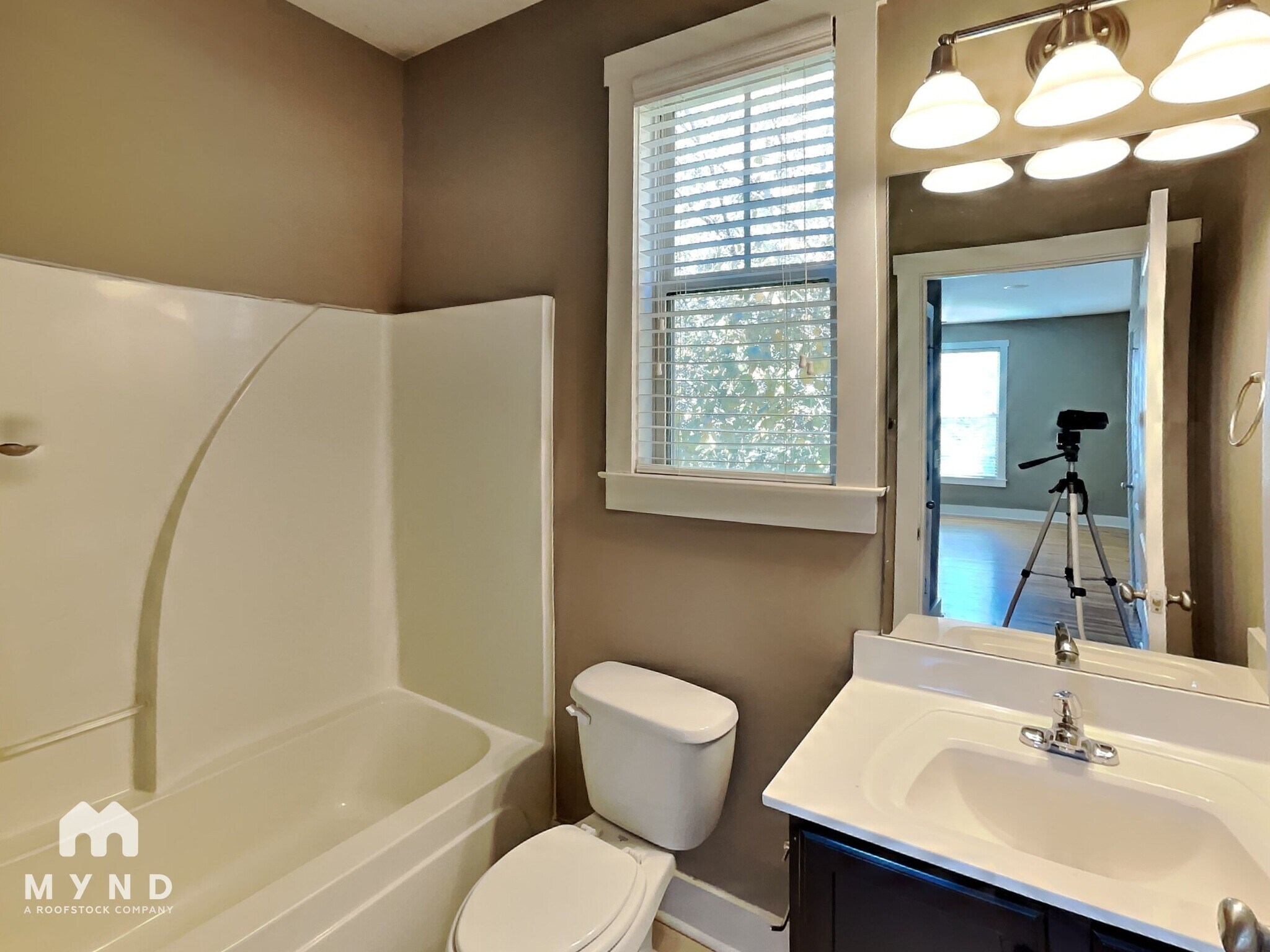 Building Photo - 177 Herring St