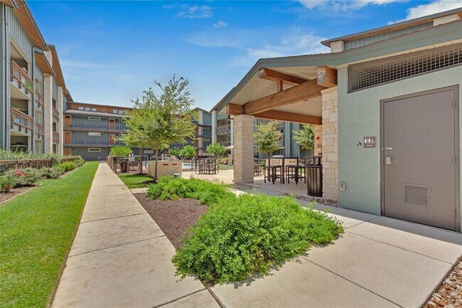 Building Photo - 4704 Sunset Trail