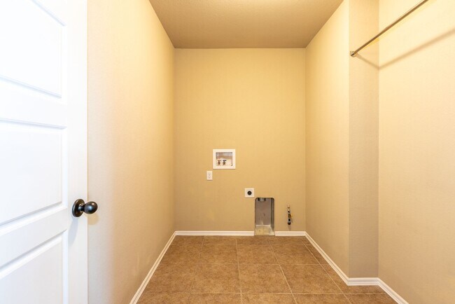 Building Photo - 3 Bed | 2 Bath in Owasso!