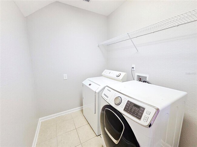 Building Photo - 8512 Abbotsbury Dr