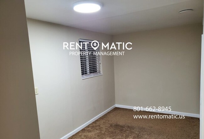 Building Photo - 1207 E Gaylene Cir