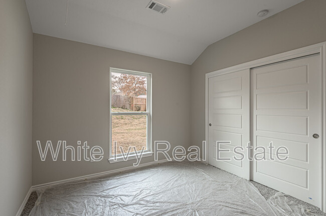 Building Photo - 49 Hickory Bend