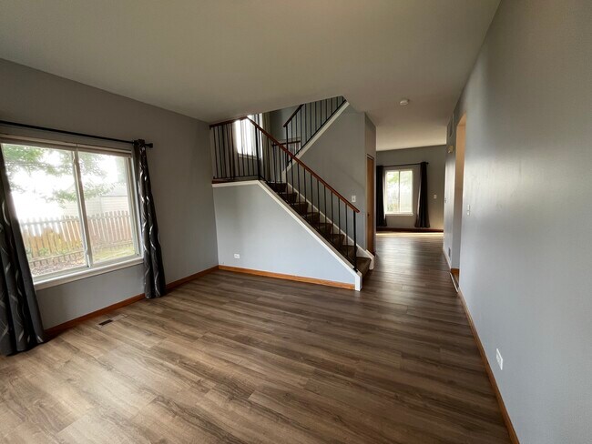 Building Photo - 2828 Alameda Ct