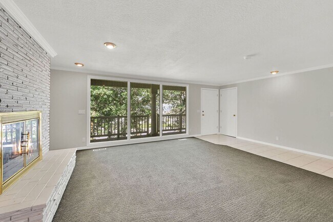 Building Photo - 4050 Taylor Ave