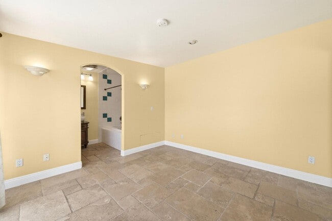 Building Photo - 1677 Sandos St