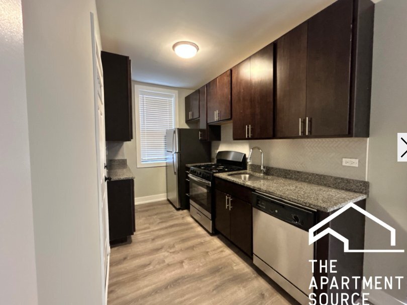 Building Photo - 711 W Brompton Ave