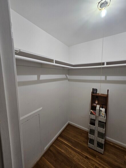 Building Photo - 8104 Glover Ct
