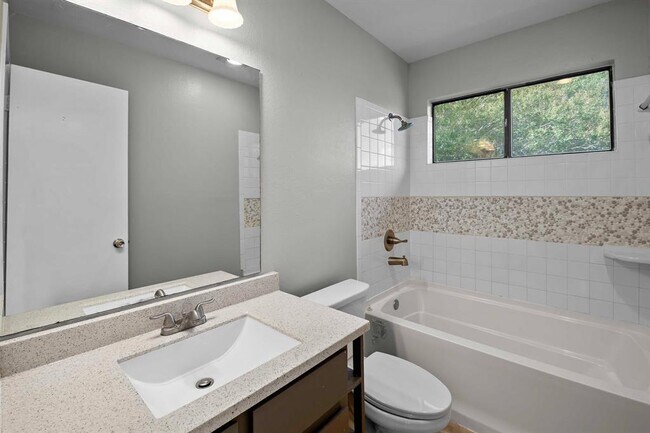 Building Photo - 2304 Klattenhoff Dr
