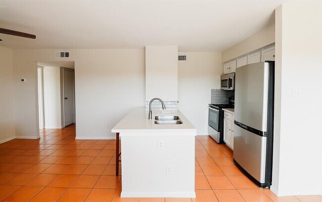 Building Photo - 18511 Egret Bay Blvd