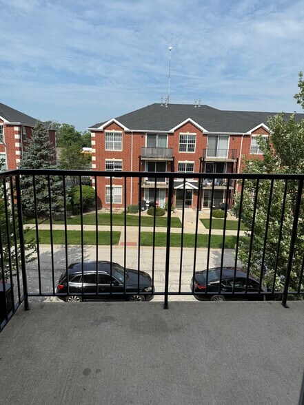 Building Photo - 16631 Liberty Cir