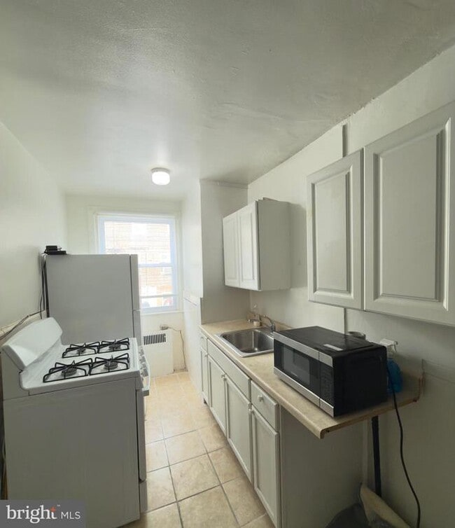 Building Photo - 6650 Kindred St