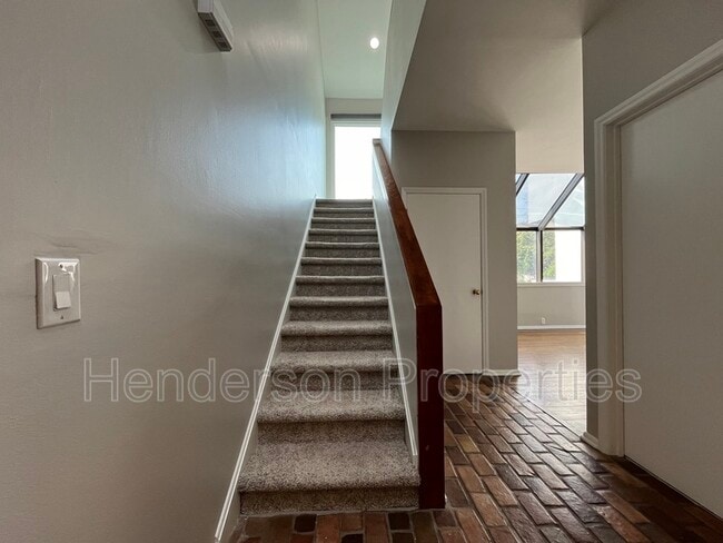 Building Photo - 501 Fenton Pl