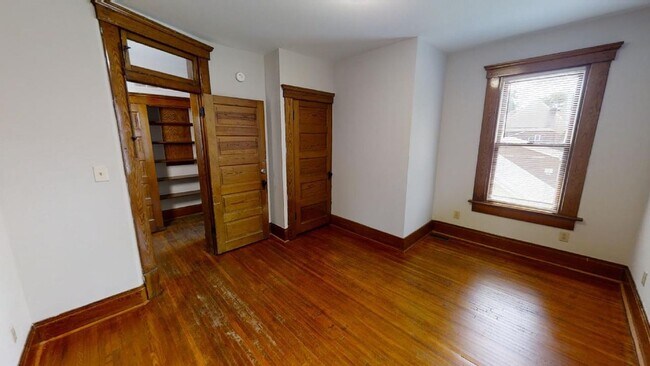 Building Photo - 297 E 16th Ave