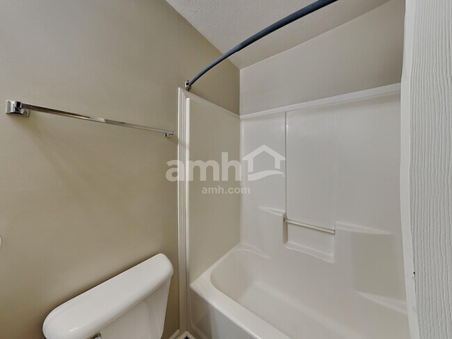 Building Photo - 2219 S Briarwood Dr