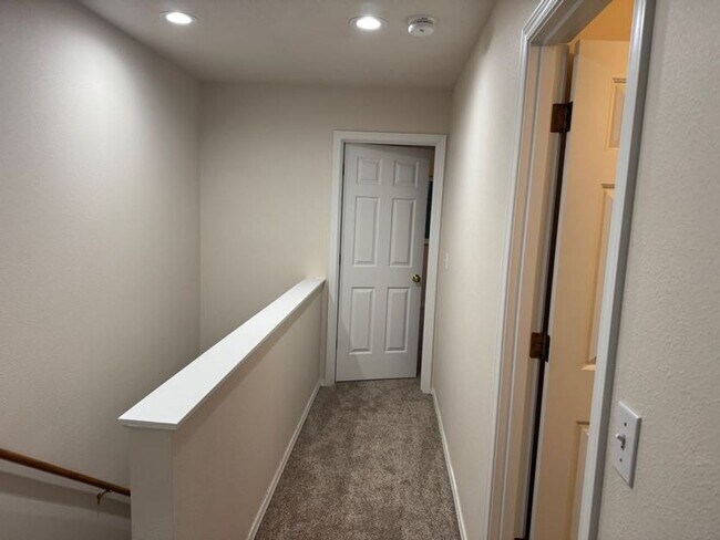 Building Photo - Stunning 2 Bed, 2.5 Bath Townhouse — Fully Renovated!
