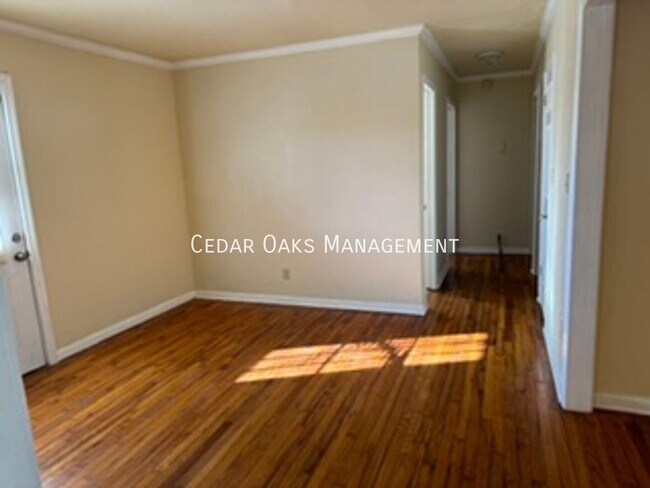 Building Photo - 217 Perry Ln