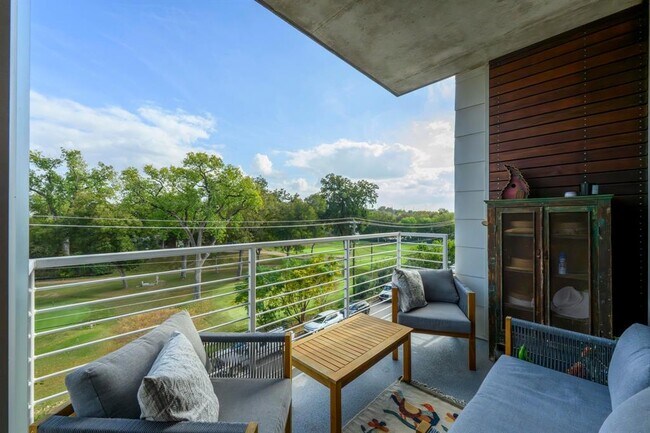 Building Photo - 210 Lee Barton Dr