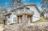 Building Photo - Valencia Courts/ Townhome / Unfurnished