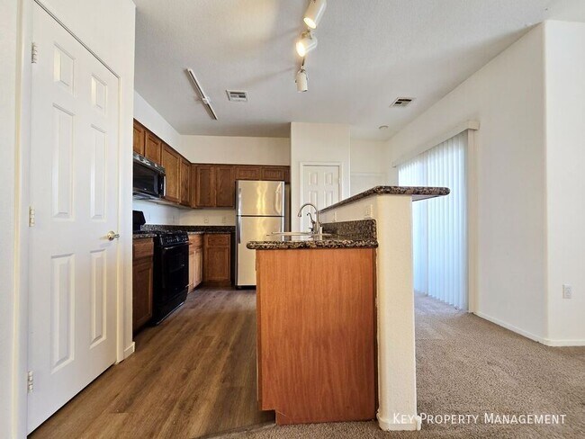 Building Photo - 4005 Pepper Thorn Ave
