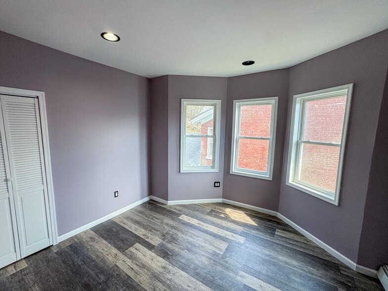 Building Photo - 354 N Main St