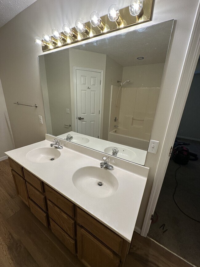 Building Photo - 118 Merlin Dr