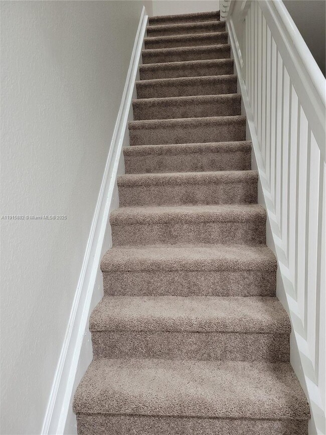 Building Photo - 2573 SW 82nd Ave