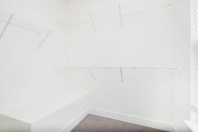 Building Photo - 2 Bed 2.5 Bath Townhome in Herron Morton!