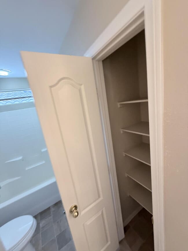 Building Photo - 3 bd 2.5 bath with LOFT