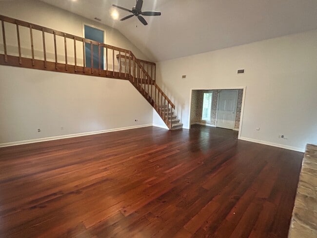 Building Photo - 628 Aubrey Cir S